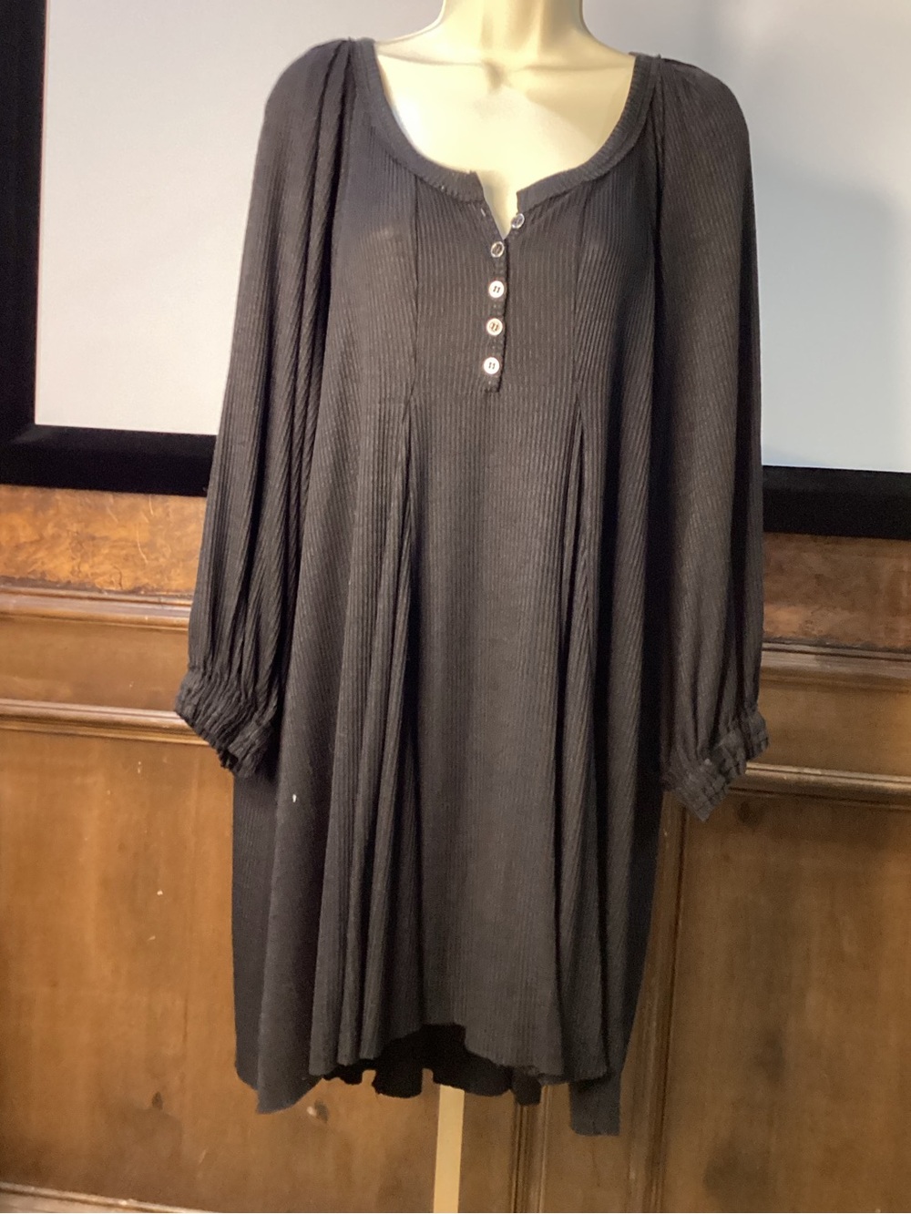 SLIGHTLY USED O/S NATURAL LIFE Black Ribbed Button-Front Midi Dress